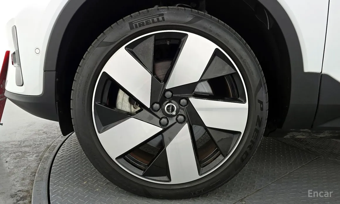 Фото 5 - Volvo C40