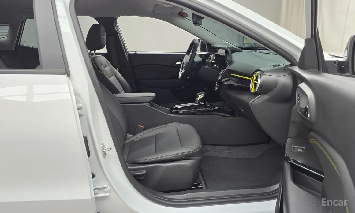 Photo 11 - Chevrolet Trax