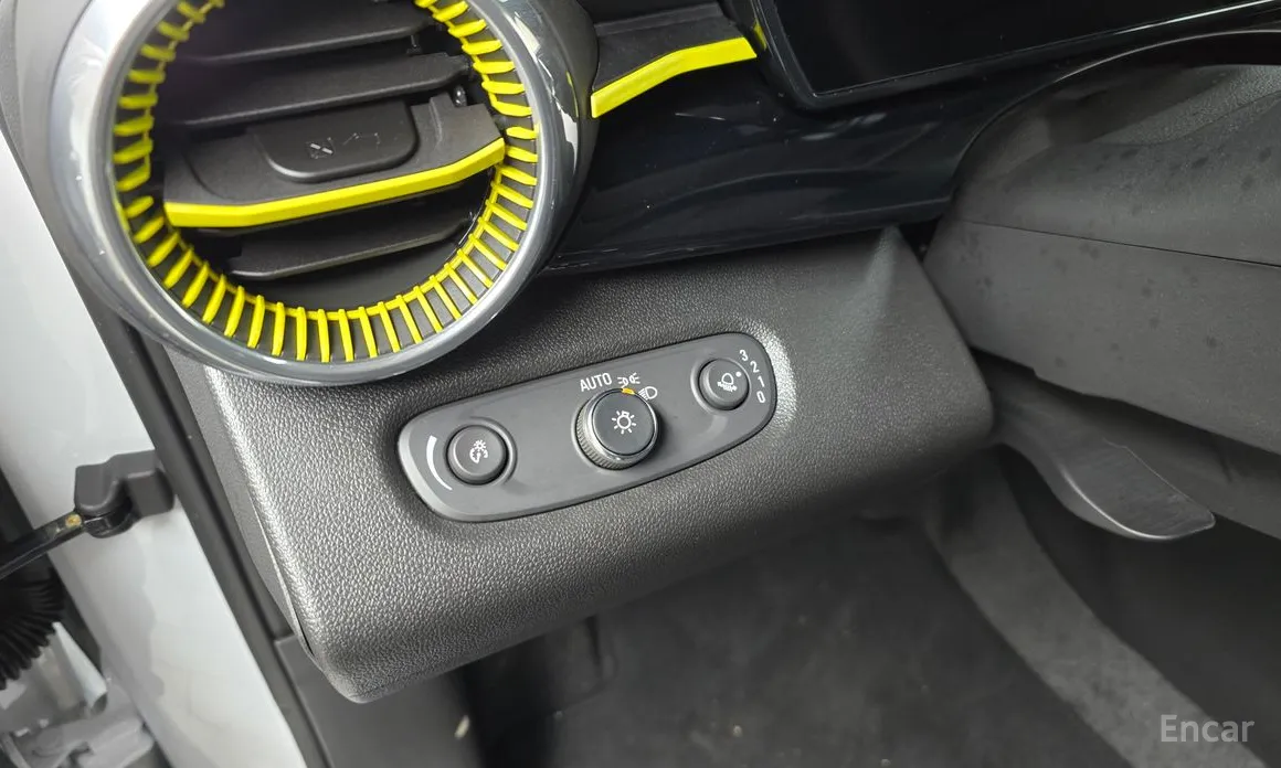 Photo 19 - Chevrolet Trax