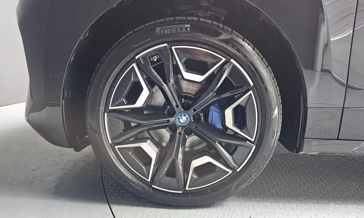 Фото 5 - BMW iX