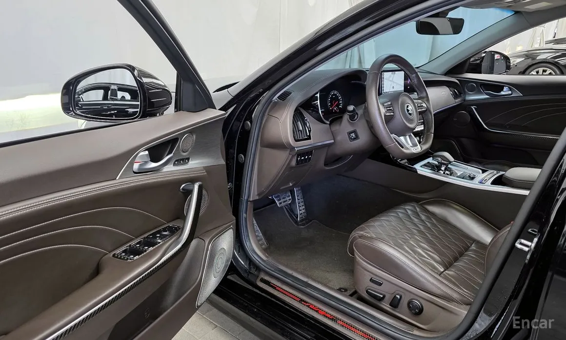 Фото 10 - Kia Stinger