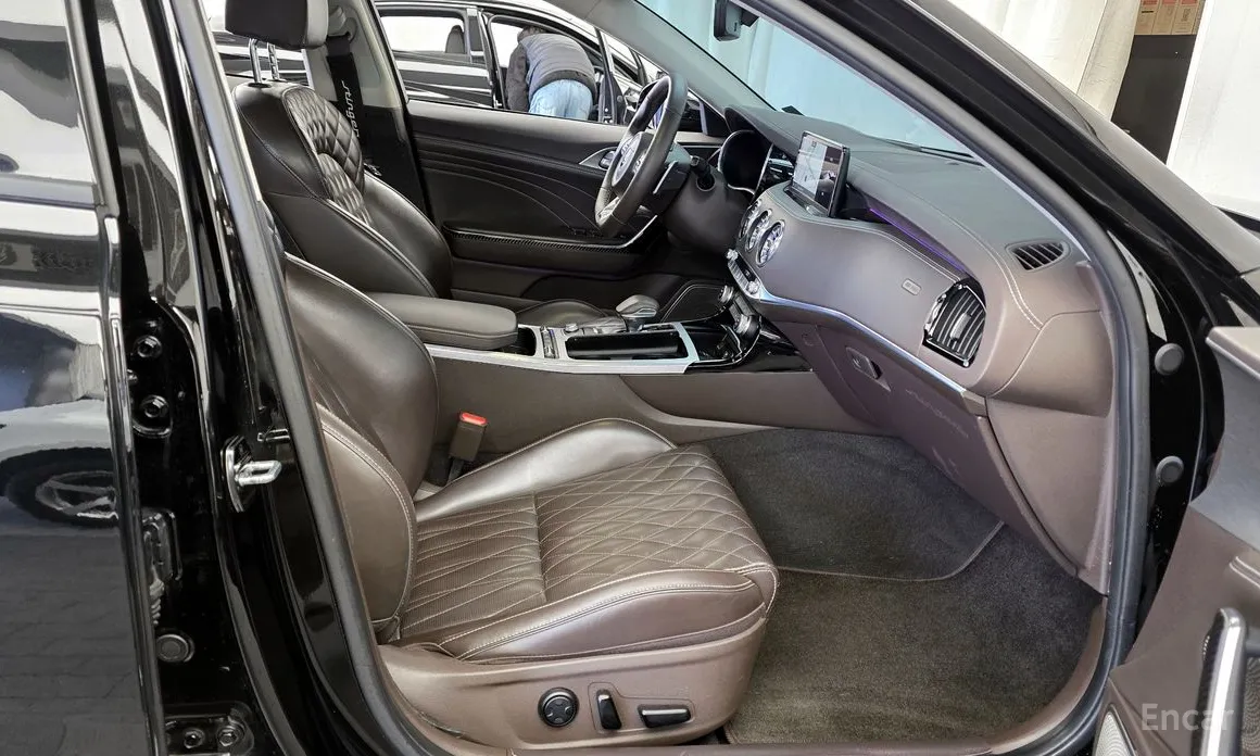 Фото 11 - Kia Stinger