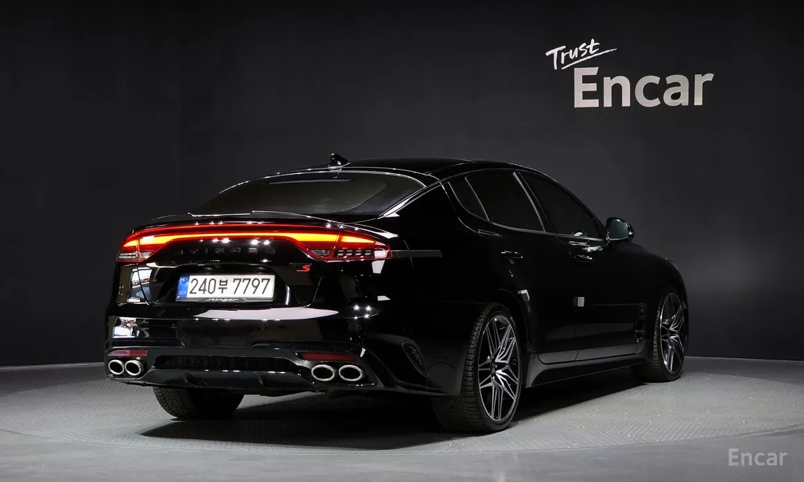 Фото 2 - Kia Stinger