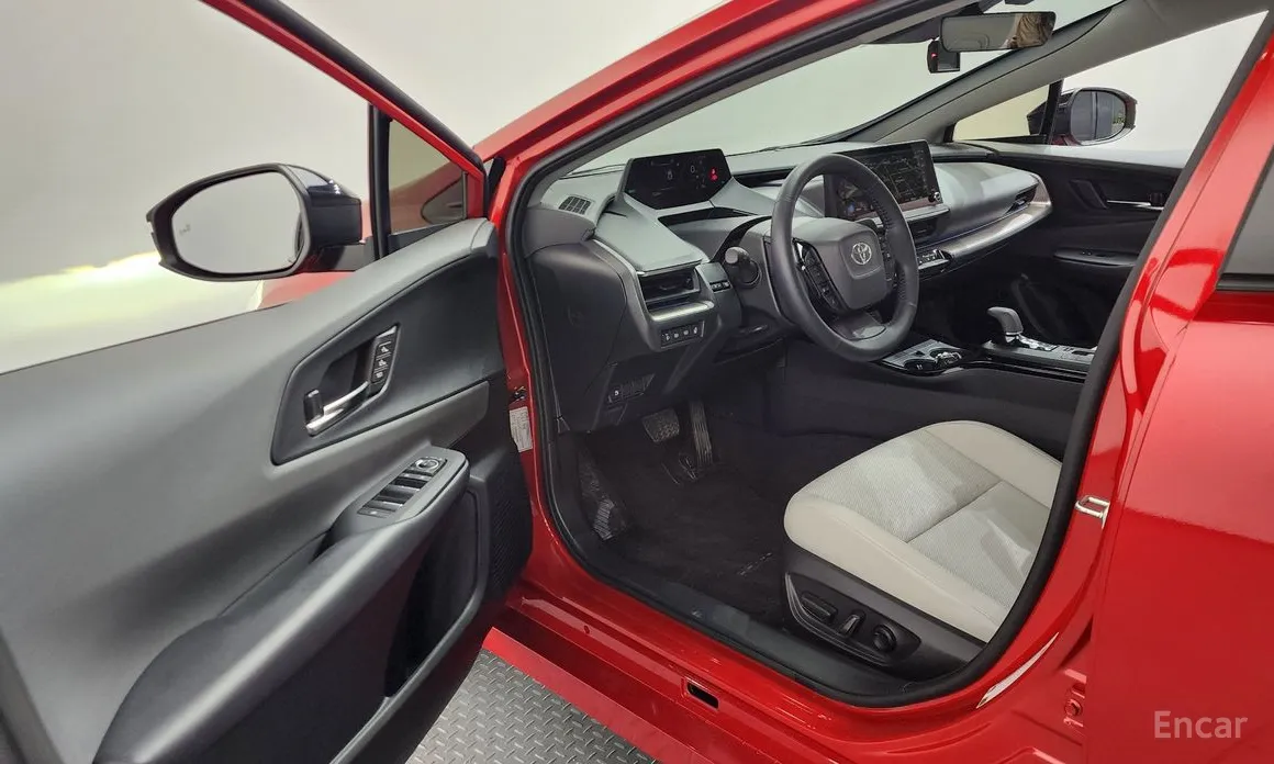 Фото 10 - Toyota Prius