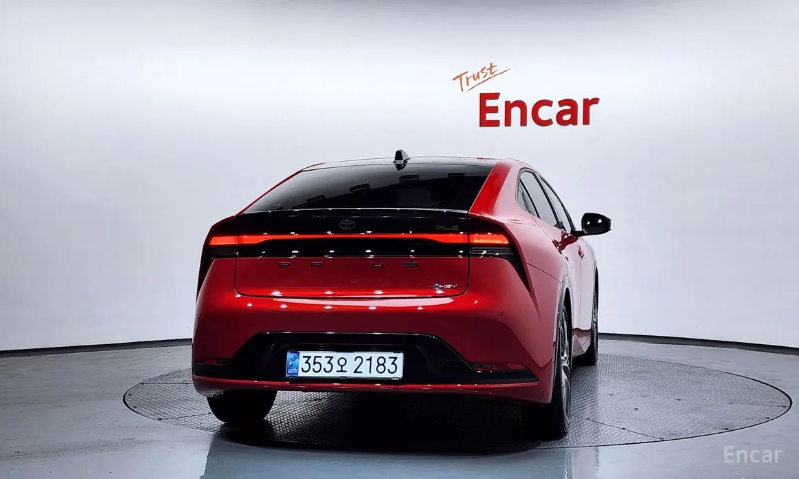 Фото 4 - Toyota Prius