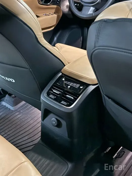 Photo 18 - Volvo XC90