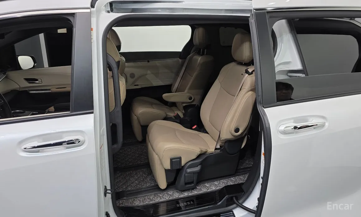 Фото 11 - Toyota Sienna