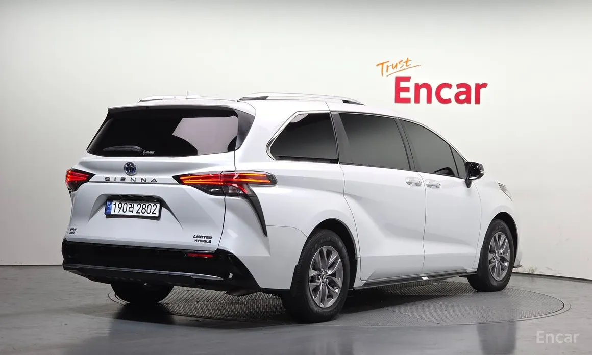 Фото 2 - Toyota Sienna