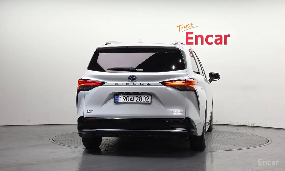 Фото 4 - Toyota Sienna