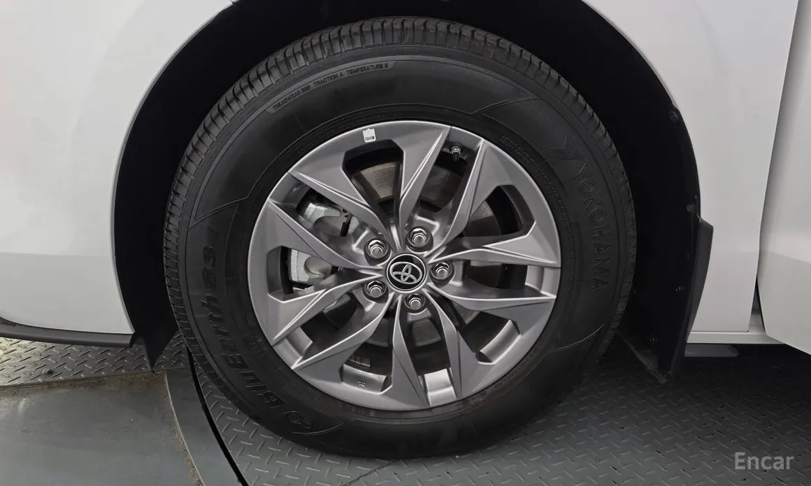 Фото 5 - Toyota Sienna