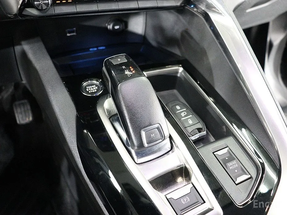 Фото 9 - Peugeot 3008