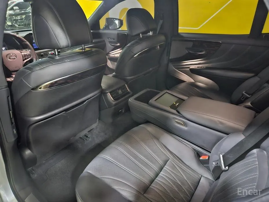 Фото 11 - Lexus LS