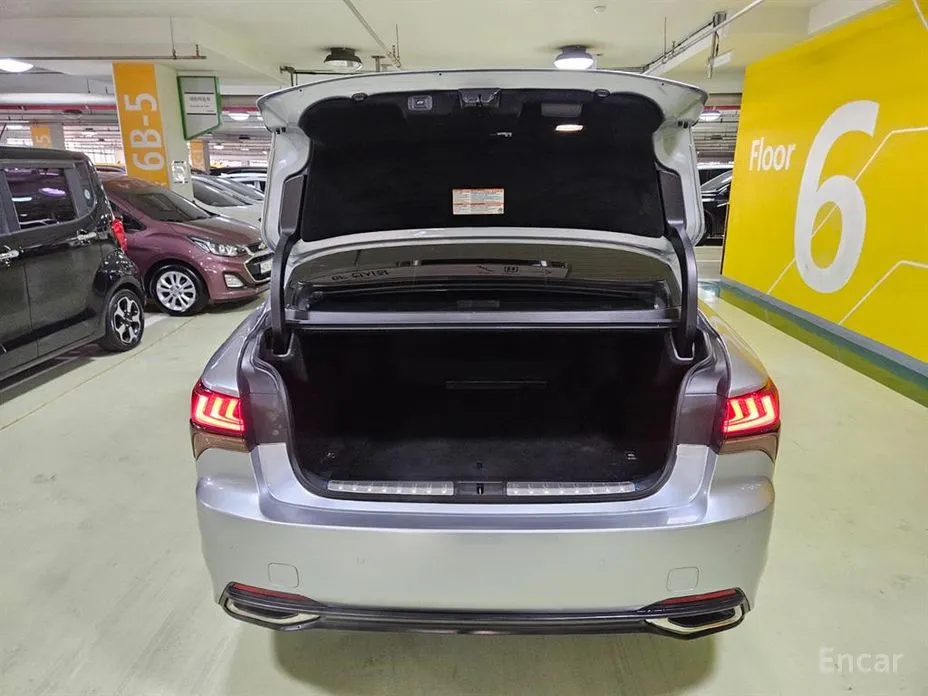 Фото 17 - Lexus LS