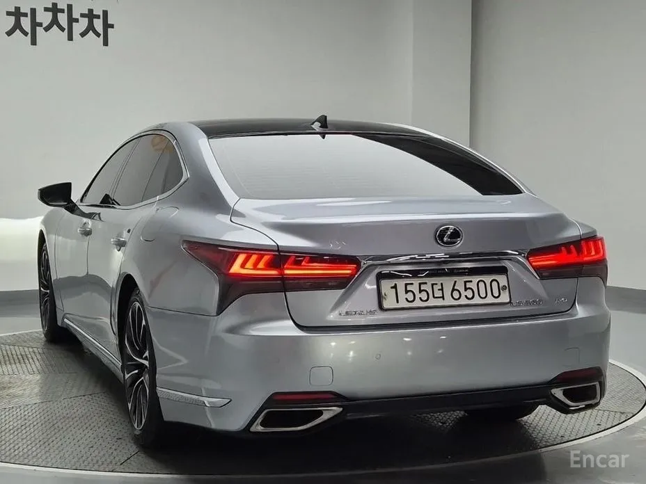 Фото 2 - Lexus LS