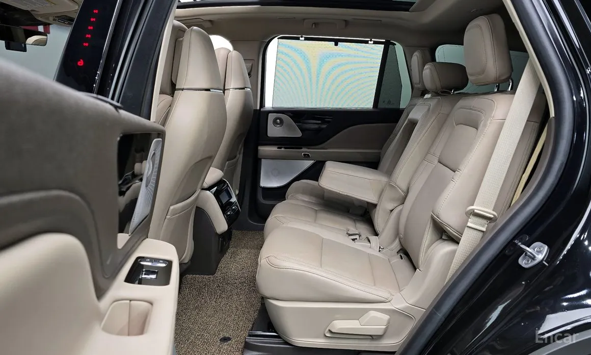 Фото 12 - Lincoln Aviator