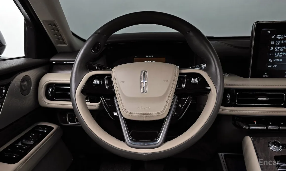 Фото 13 - Lincoln Aviator