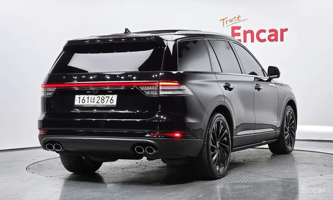 Фото 2 - Lincoln Aviator