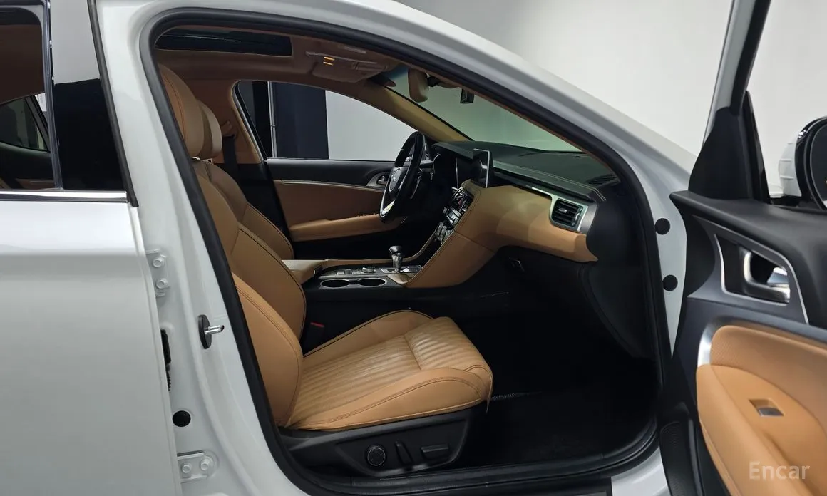 Photo 11 - Genesis G70