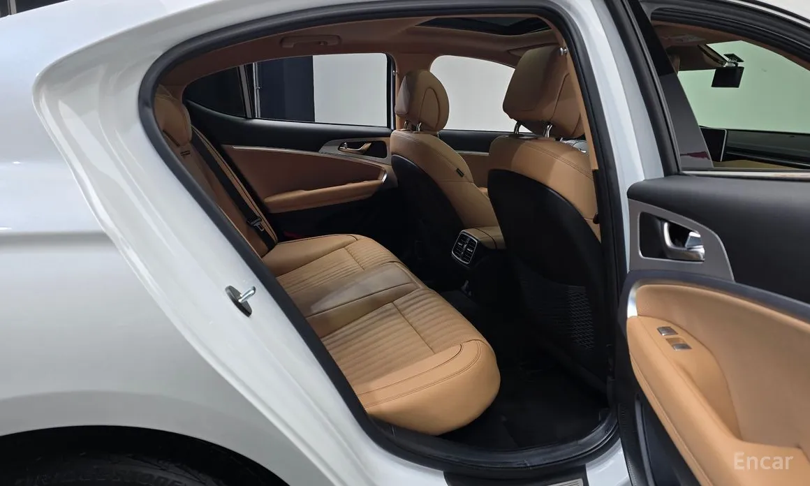 Photo 12 - Genesis G70
