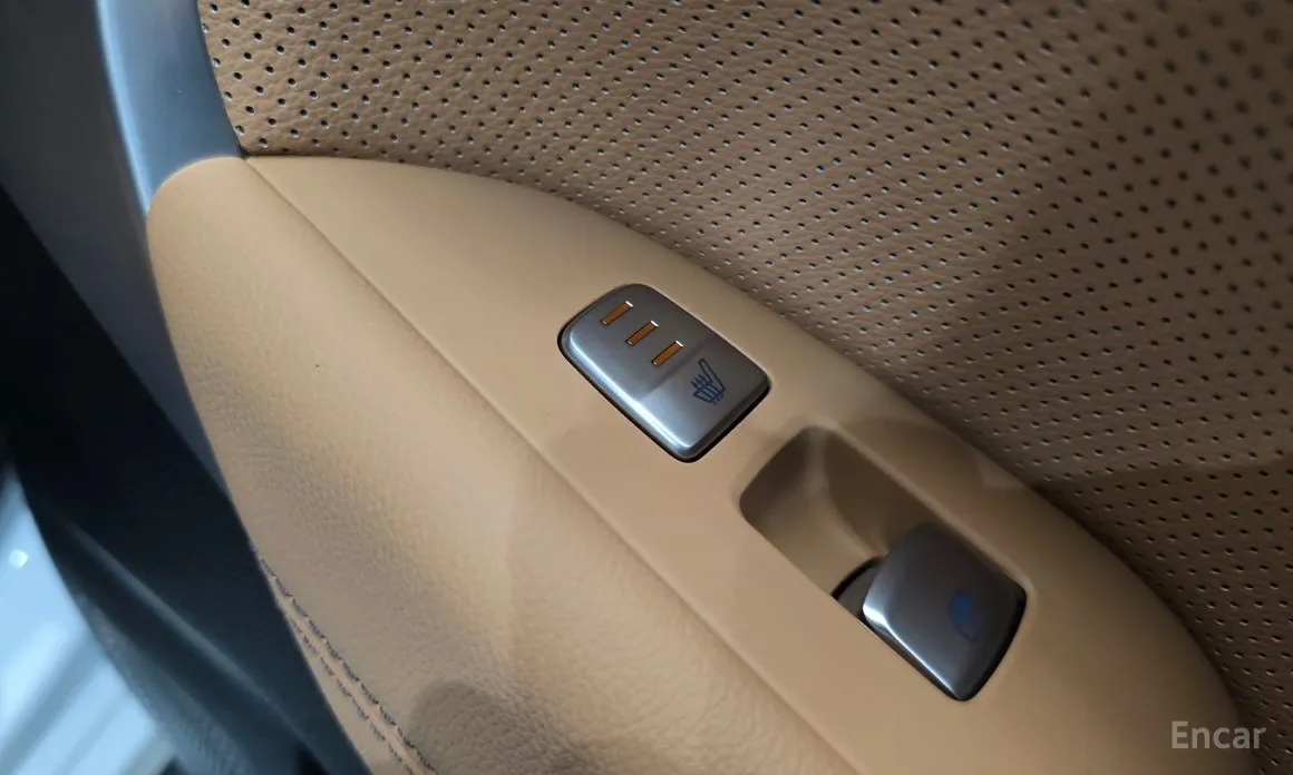 Photo 18 - Genesis G70