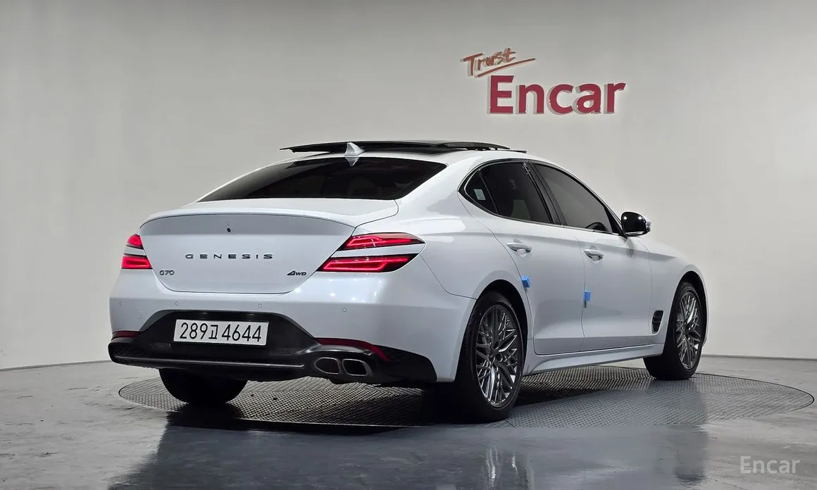 Photo 2 - Genesis G70
