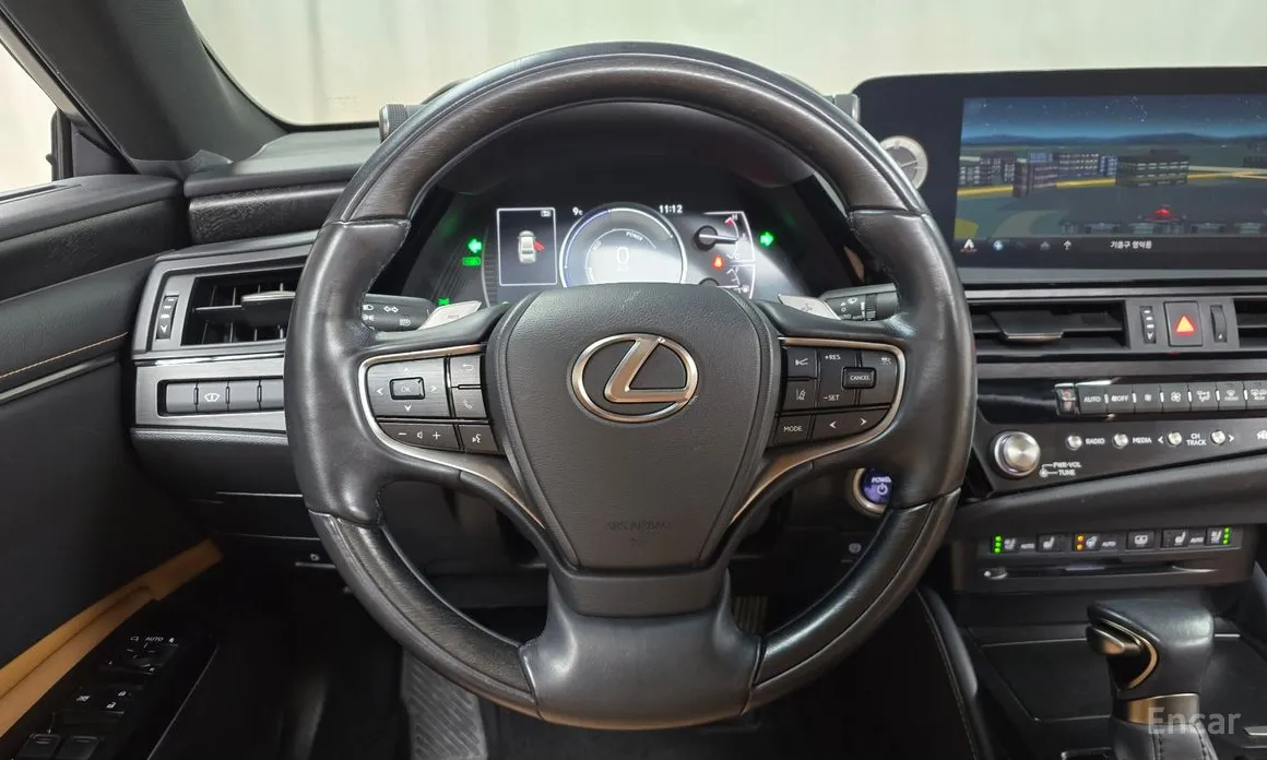 Photo 13 - Lexus ES