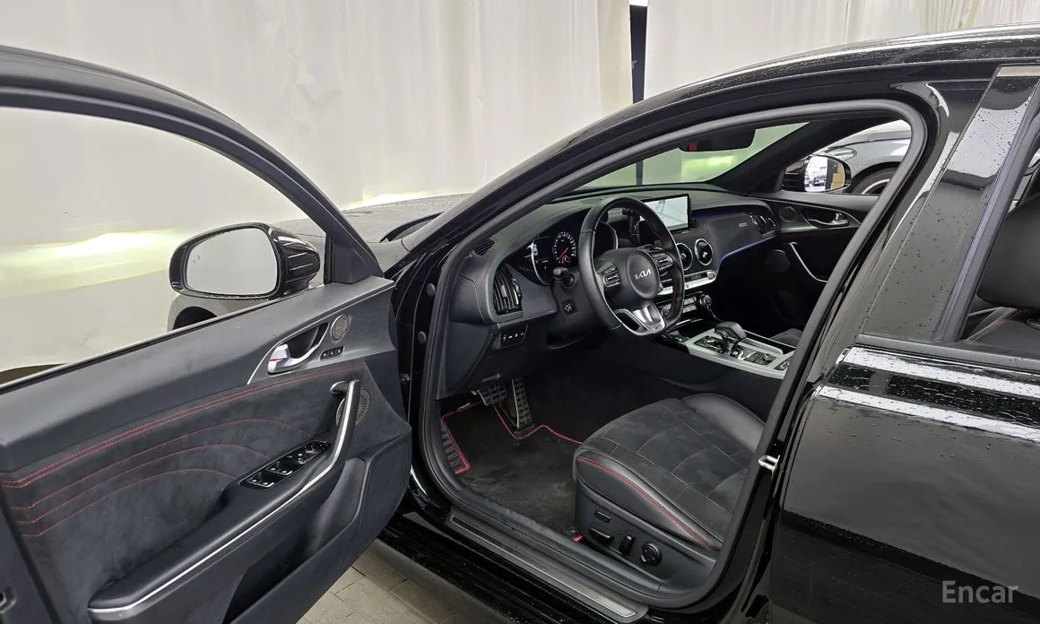 Фото 10 - Kia Stinger