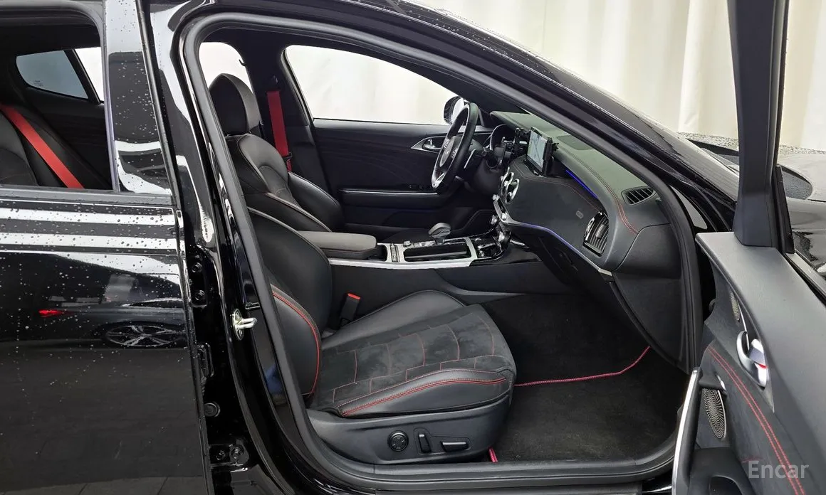 Фото 11 - Kia Stinger