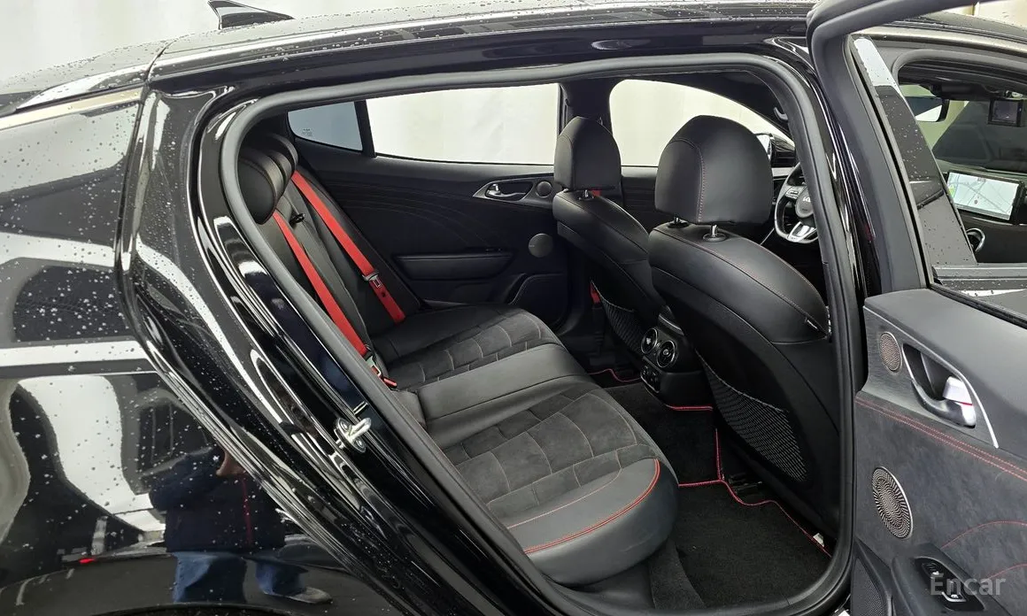 Фото 12 - Kia Stinger