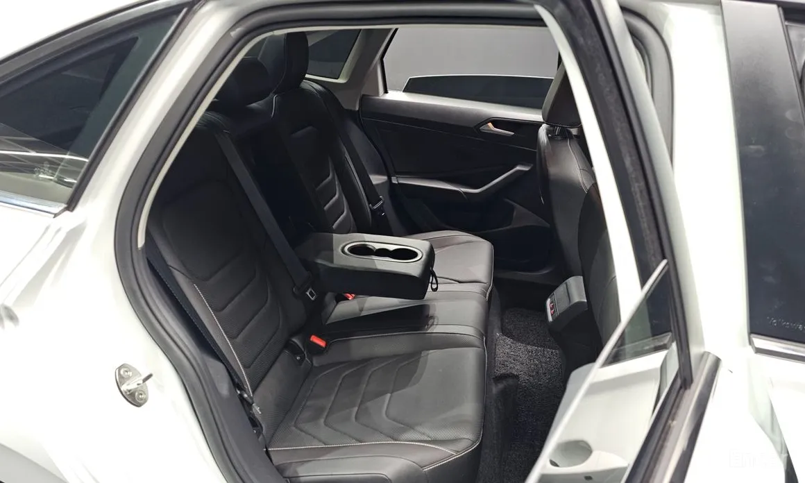 Фото 12 - Volkswagen Jetta