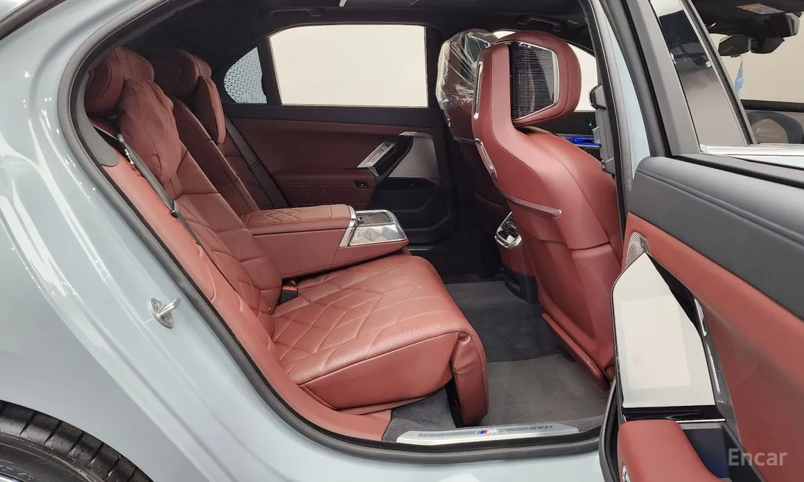 Фото 12 - BMW 7 Series