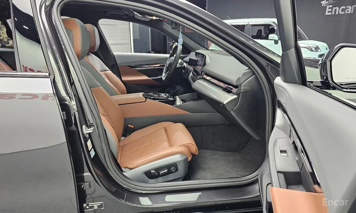 Фото 11 - BMW i5