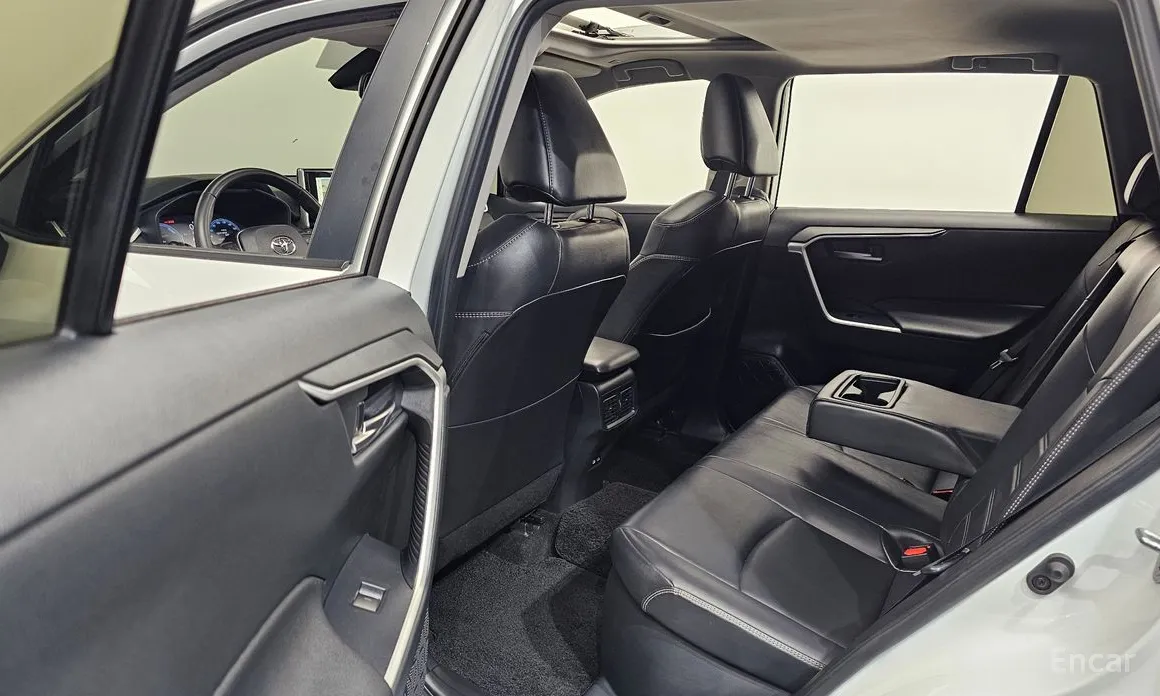 Photo 11 - Toyota RAV4