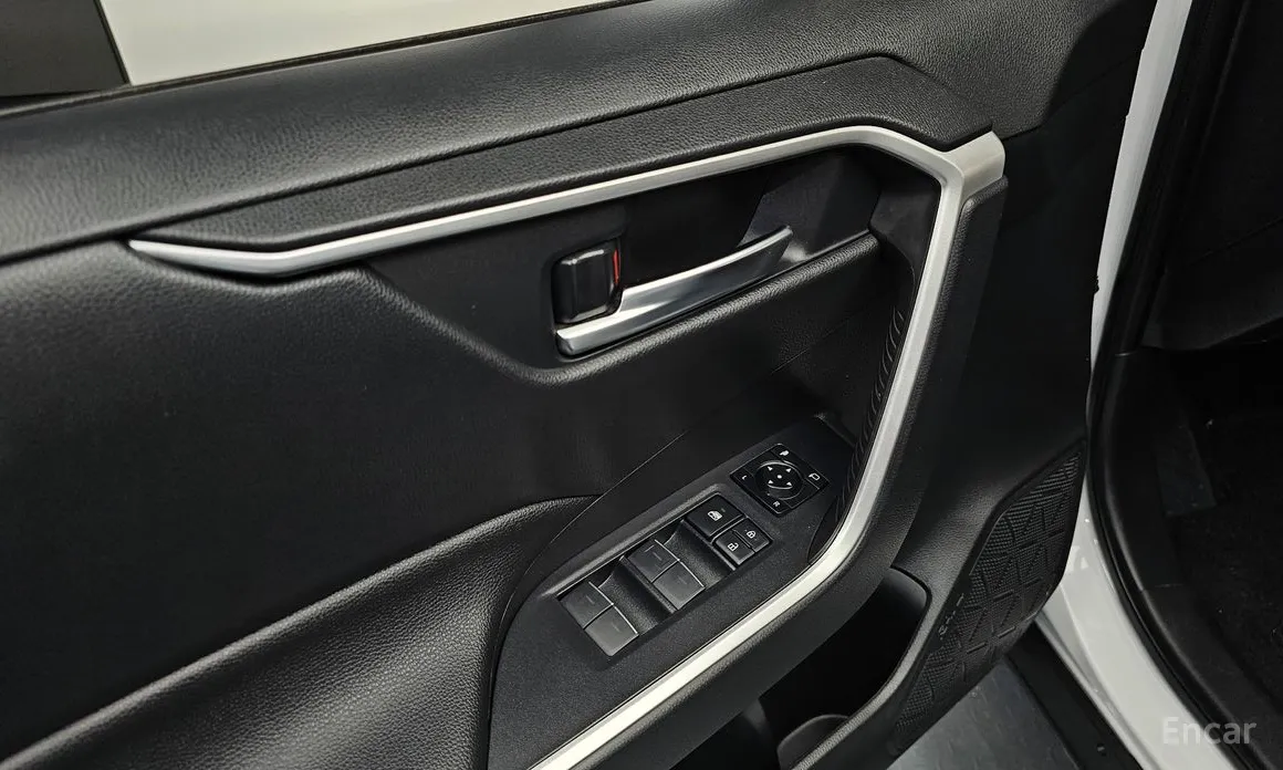 Photo 13 - Toyota RAV4