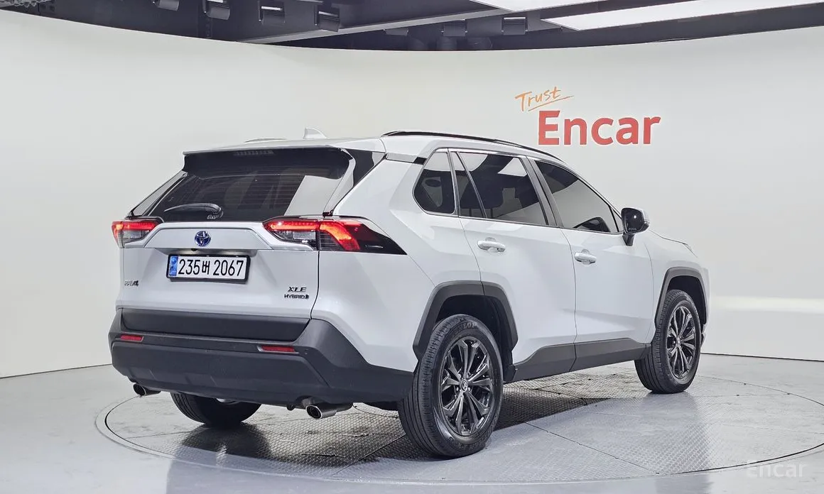 Photo 2 - Toyota RAV4