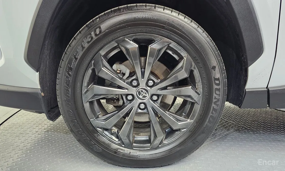 Photo 5 - Toyota RAV4