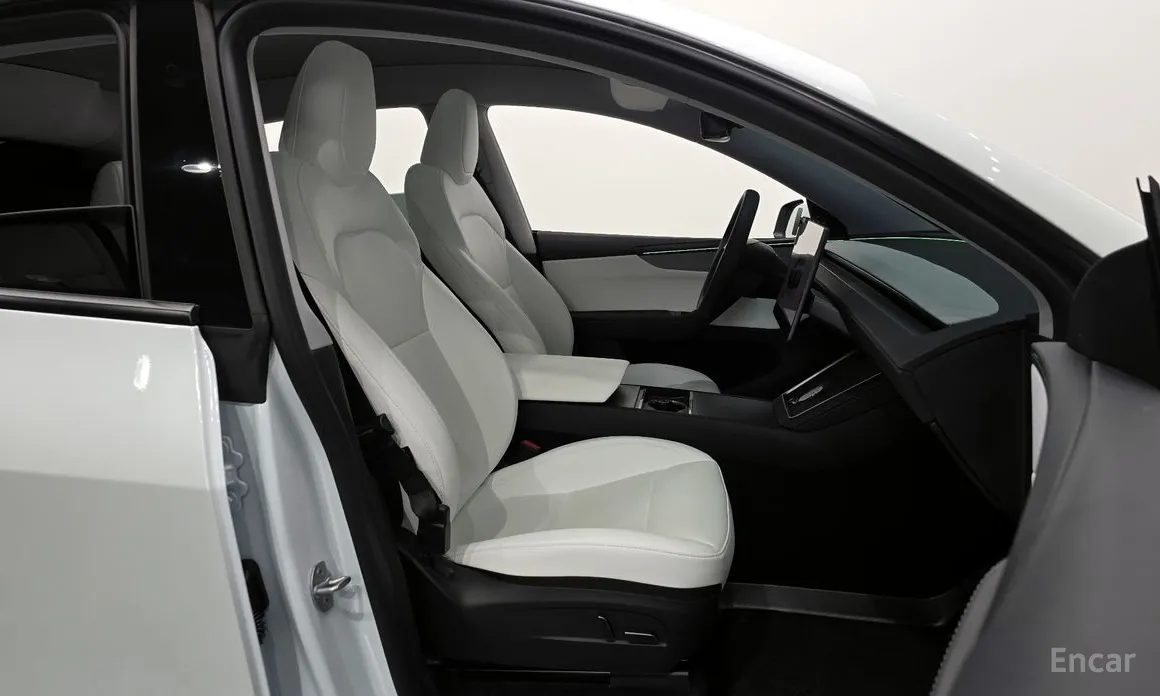 Photo 10 - Tesla Model Y