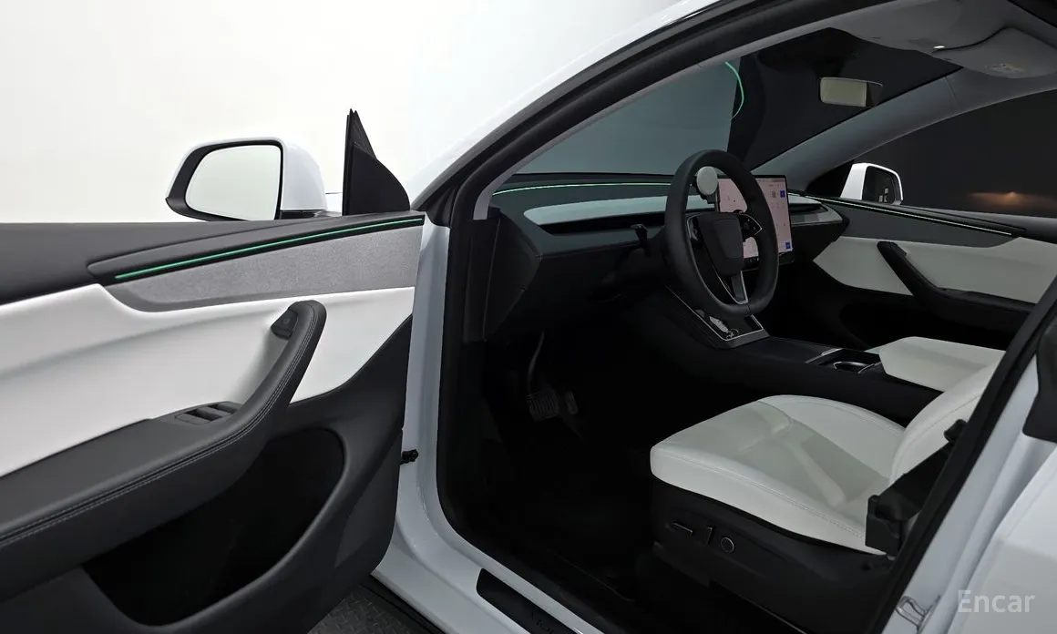 Photo 11 - Tesla Model Y