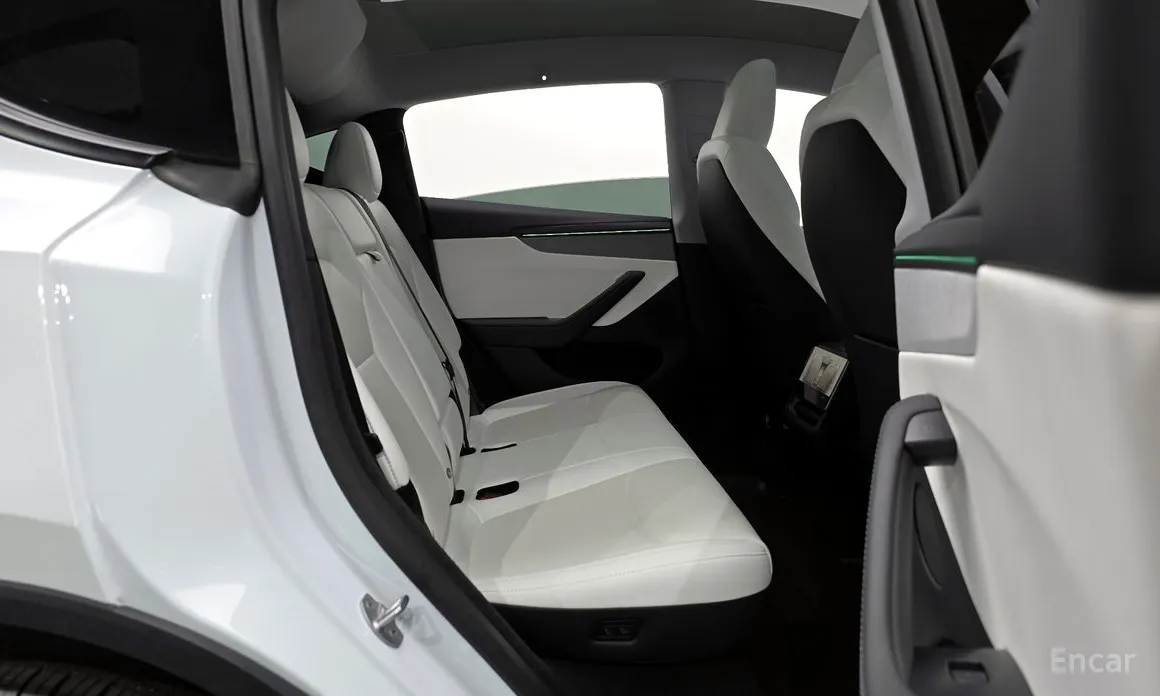 Photo 12 - Tesla Model Y