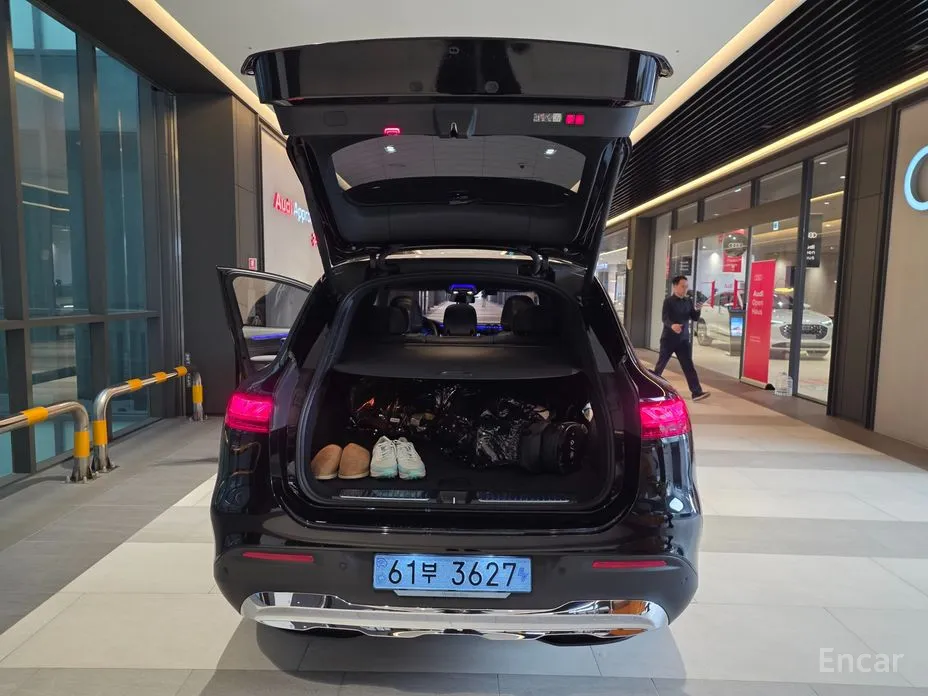 Фото 18 - Mercedes-Benz EQS