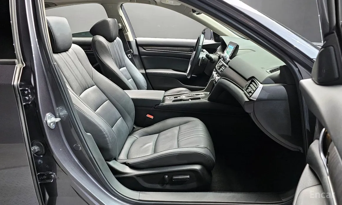 Фото 11 - Honda Accord