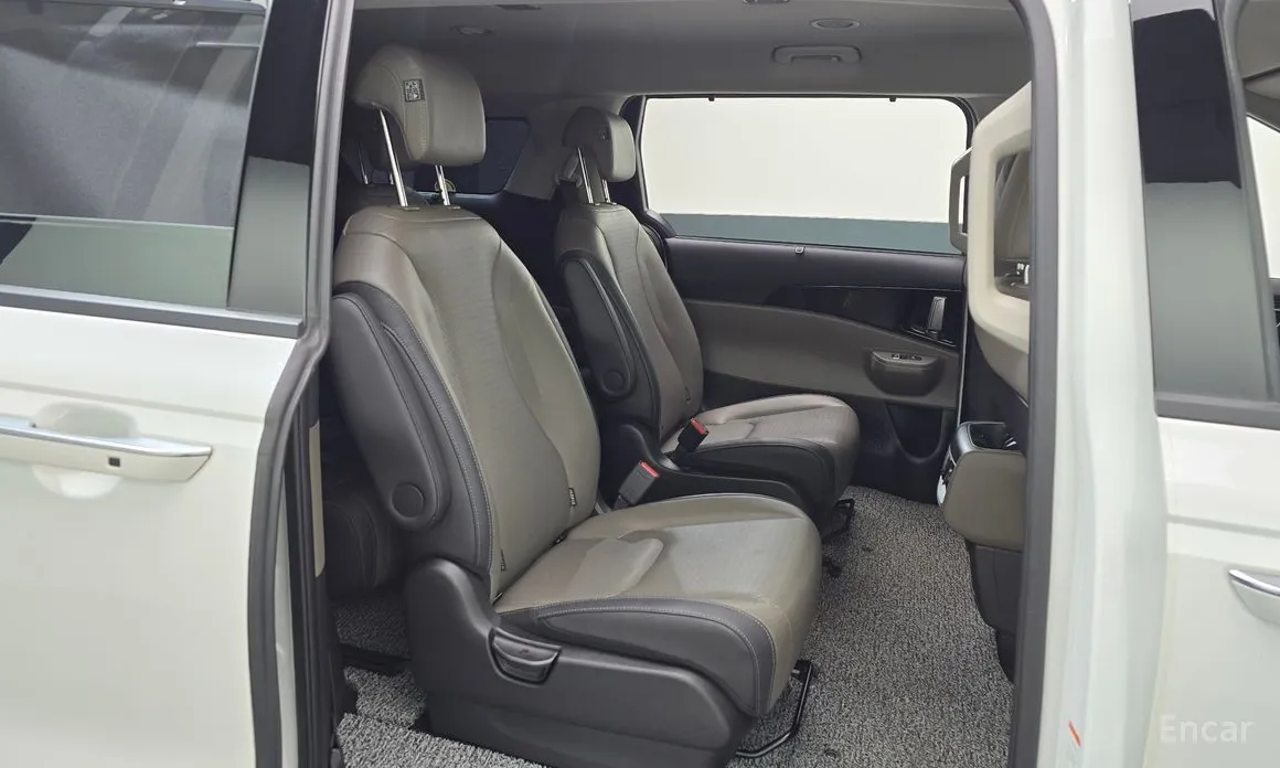 Фото 12 - Kia Carnival