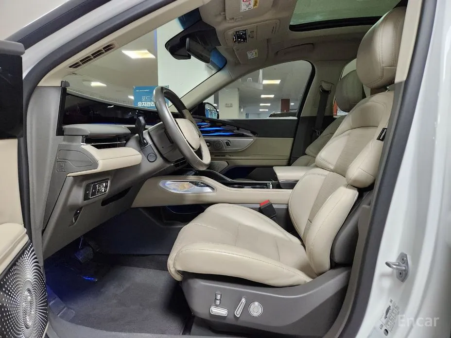 Фото 10 - Lincoln Nautilus