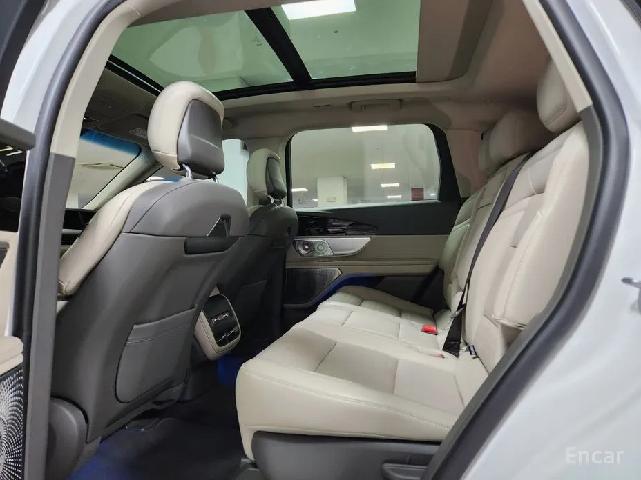 Фото 11 - Lincoln Nautilus