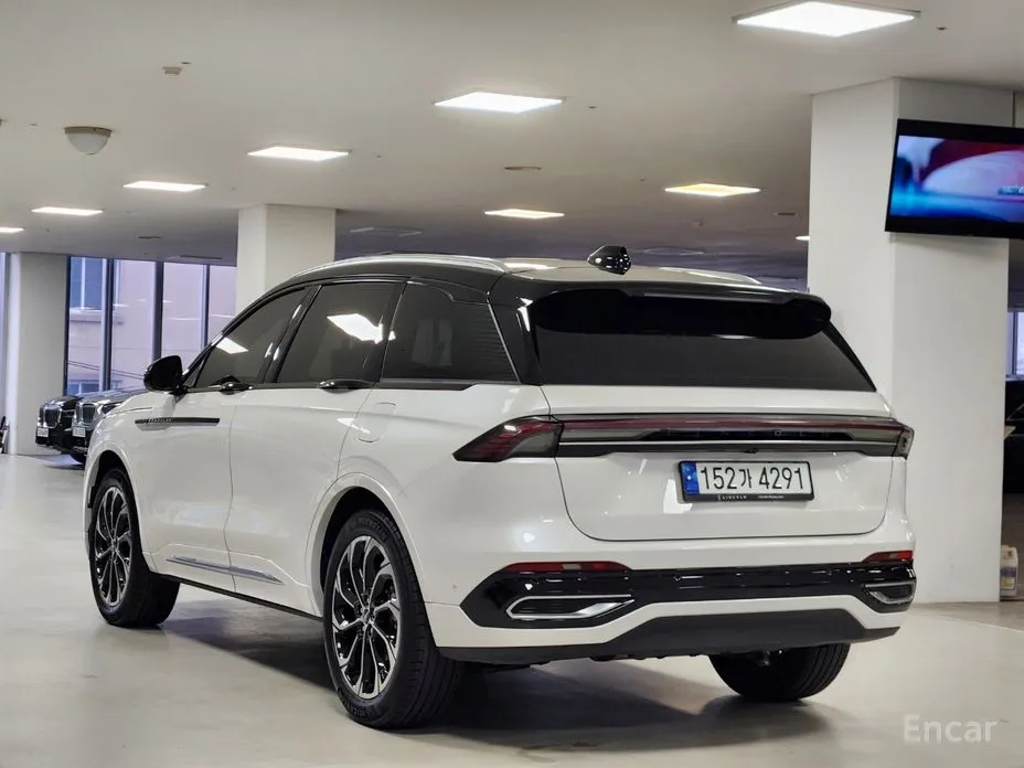 Фото 2 - Lincoln Nautilus