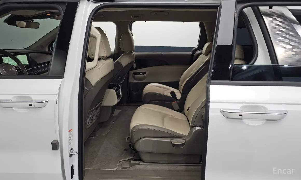 Photo 11 - Kia Carnival