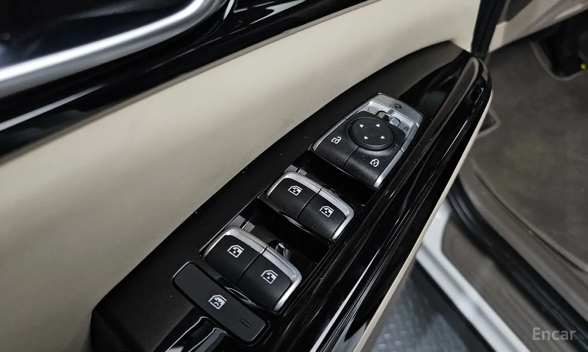 Photo 13 - Kia Carnival