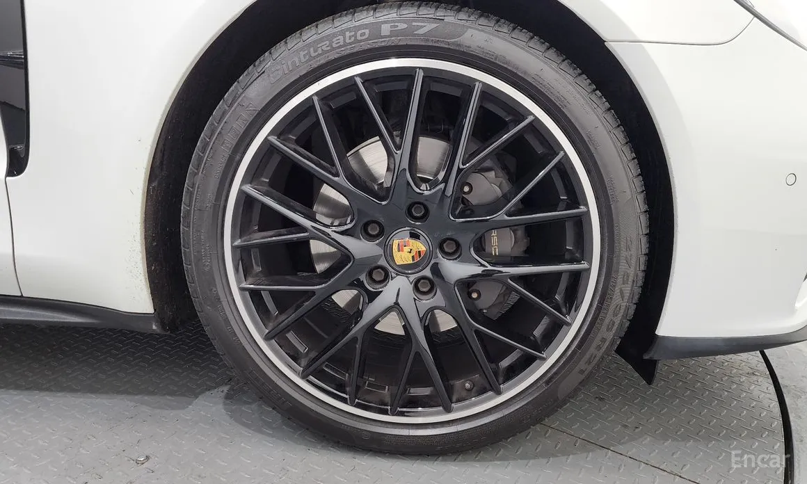 Фото 5 - Porsche Panamera