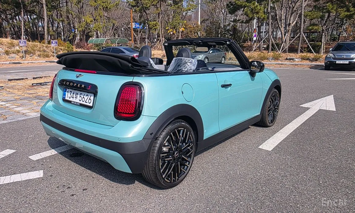 Фото 2 - Mini Cooper Convertible