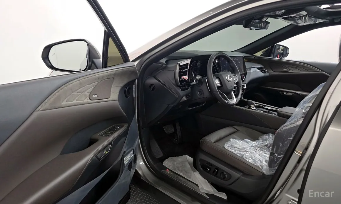 Фото 10 - Lexus RX